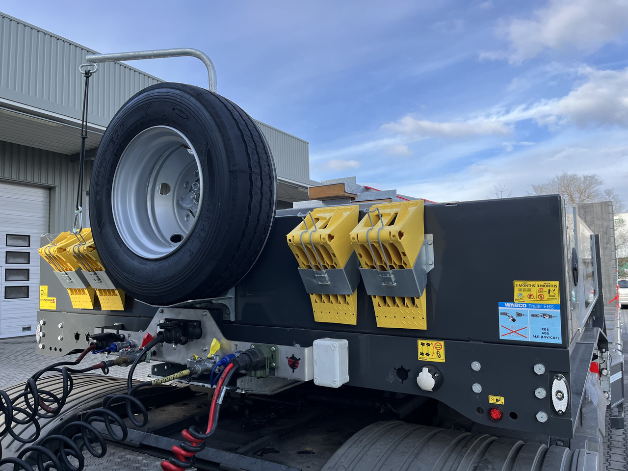 Faymonville 5-Achs-Tele-Semi mit Halbachsen "Twinaxle" und hydr. Rampen Auflieger - عربة مسطحة منخفضة نصف مقطورة: صور 3 Faymonville 5-Achs-Tele-Semi mit Halbachsen "Twinaxle" und hydr. Rampen Auflieger - عربة مسطحة منخفضة نصف مقطورة: صور 3