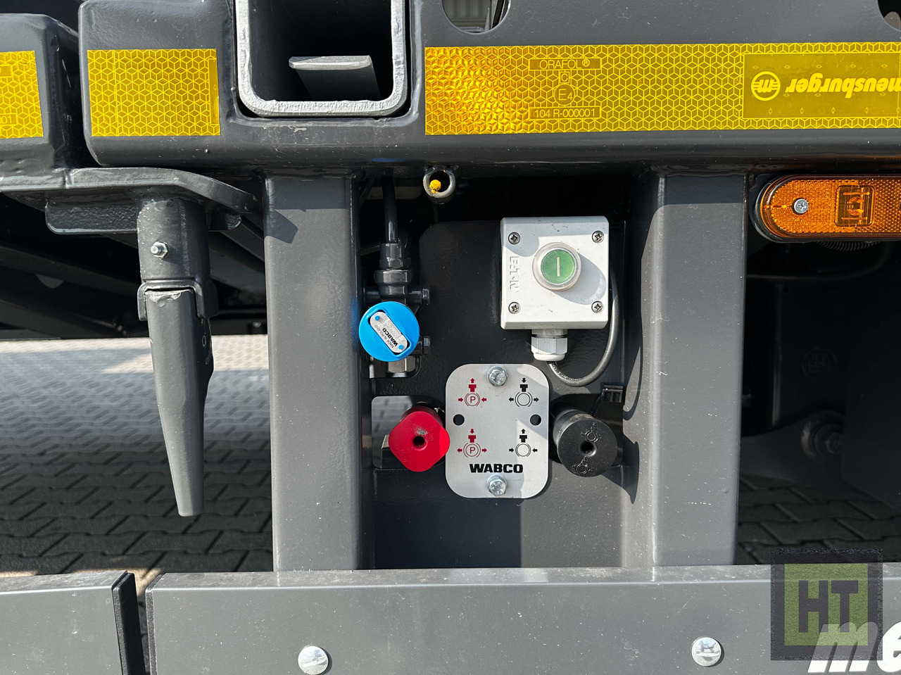 Meusburger 3-Achs-Tele-Semi mit 1 Paar Radmulden und hydr. Rampen - عربة مسطحة منخفضة نصف مقطورة: صور 5 Meusburger 3-Achs-Tele-Semi mit 1 Paar Radmulden und hydr. Rampen - عربة مسطحة منخفضة نصف مقطورة: صور 5