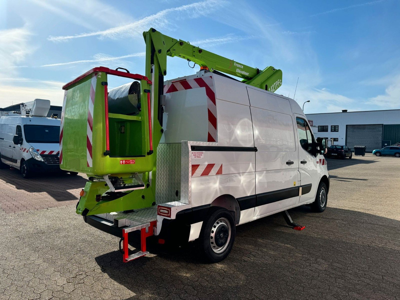 Renault Master Steiger France Elévateur 142 TPFc - مصاعد الازدهار محمولة على شاحنة: صور 4 Renault Master Steiger France Elévateur 142 TPFc - مصاعد الازدهار محمولة على شاحنة: صور 4