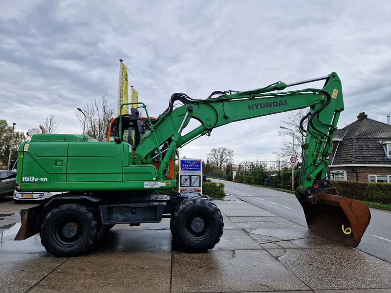 Hyundai Robex 160W-9A met 6-cilinder Cummins motor - حفارة على عجلات: صور 2 Hyundai Robex 160W-9A met 6-cilinder Cummins motor - حفارة على عجلات: صور 2