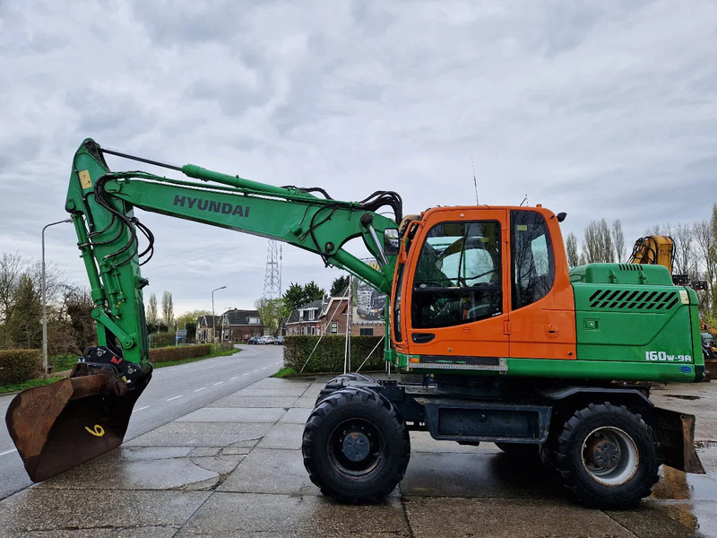 Hyundai Robex 160W-9A met 6-cilinder Cummins motor - حفارة على عجلات: صور 1 Hyundai Robex 160W-9A met 6-cilinder Cummins motor - حفارة على عجلات: صور 1