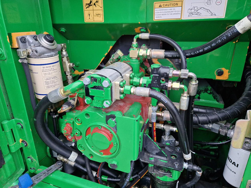 Hyundai Robex 160W-9A met 6-cilinder Cummins motor - حفارة على عجلات: صور 4 Hyundai Robex 160W-9A met 6-cilinder Cummins motor - حفارة على عجلات: صور 4