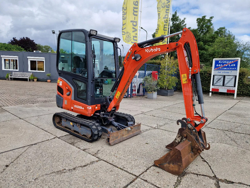 Kubota KX019-4 CW05 met 2 bakken - حفارة مصغرة: صور 2 Kubota KX019-4 CW05 met 2 bakken - حفارة مصغرة: صور 2