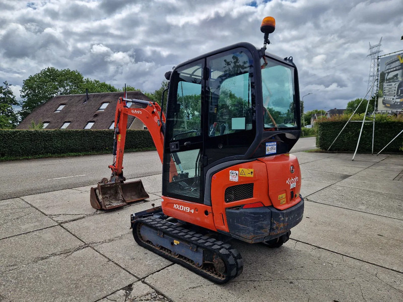 Kubota KX019-4 CW05 met 2 bakken - حفارة مصغرة: صور 4 Kubota KX019-4 CW05 met 2 bakken - حفارة مصغرة: صور 4