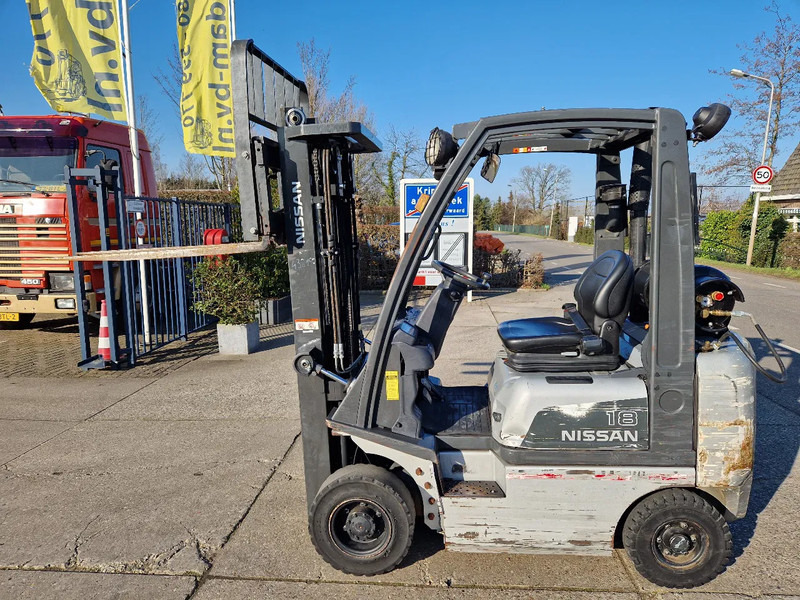 Nissan 1.8 ton LPG triplomast - رافعة شوكية تعمل بالغاز: صور 1 Nissan 1.8 ton LPG triplomast - رافعة شوكية تعمل بالغاز: صور 1