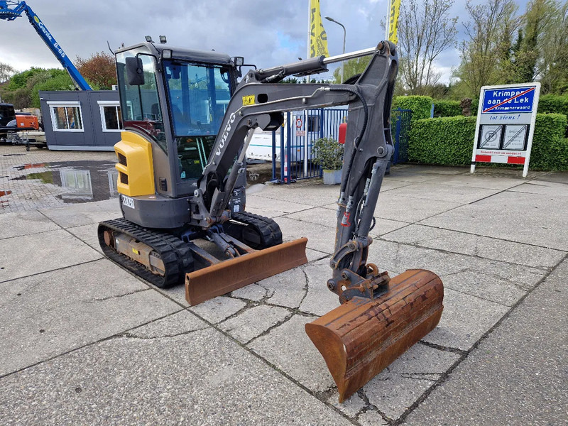 Volvo ECR25D met 2562 uur - حفارة مصغرة: صور 3 Volvo ECR25D met 2562 uur - حفارة مصغرة: صور 3