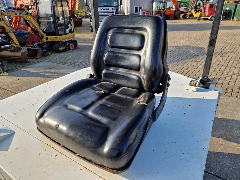 Yale 4.5 ton elektrisch triplomast - رافعة شوكية كهربائية: صور 5 Yale 4.5 ton elektrisch triplomast - رافعة شوكية كهربائية: صور 5