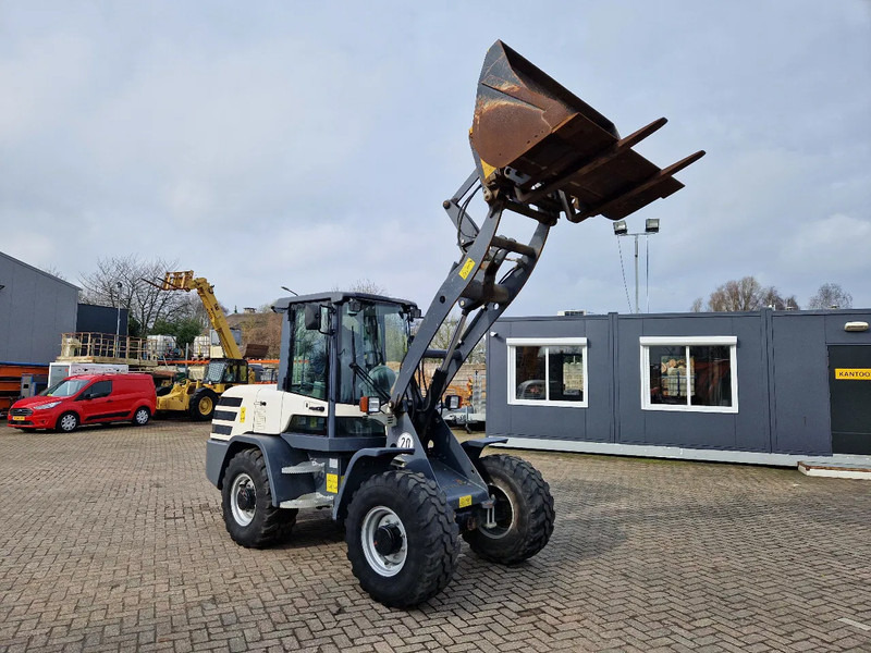 Yanmar / Terex TL80 met NL kenteken very low hours! - اللودر بعجل: صور 5 Yanmar / Terex TL80 met NL kenteken very low hours! - اللودر بعجل: صور 5