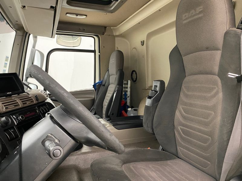 بصندوق مغلق شاحنة DAF CF65.250: صور 11