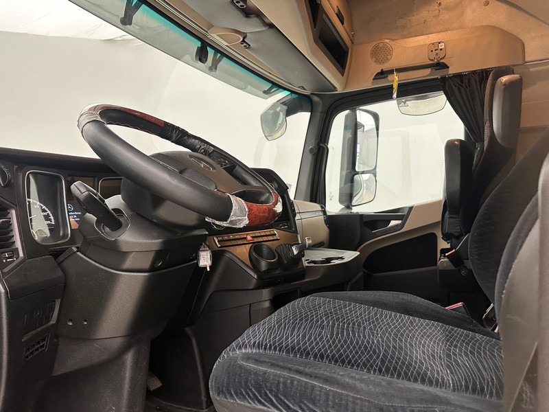 شاحنة جرار Mercedes-Benz Actros 1842: صور 9 شاحنة جرار Mercedes-Benz Actros 1842: صور 9