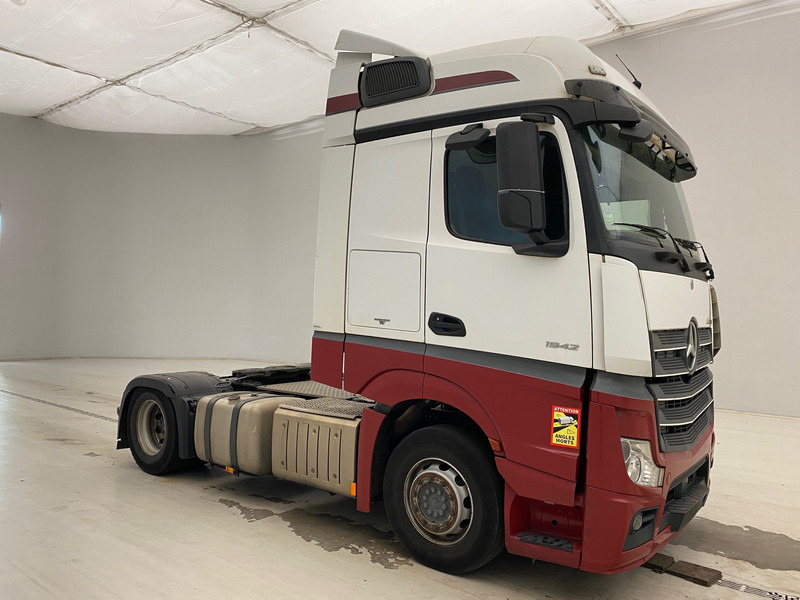 Mercedes-Benz Actros 1942 - شاحنة جرار: صور 3 Mercedes-Benz Actros 1942 - شاحنة جرار: صور 3