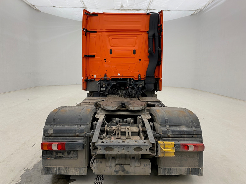 Mercedes-Benz Actros 1945 - شاحنة جرار: صور 5 Mercedes-Benz Actros 1945 - شاحنة جرار: صور 5