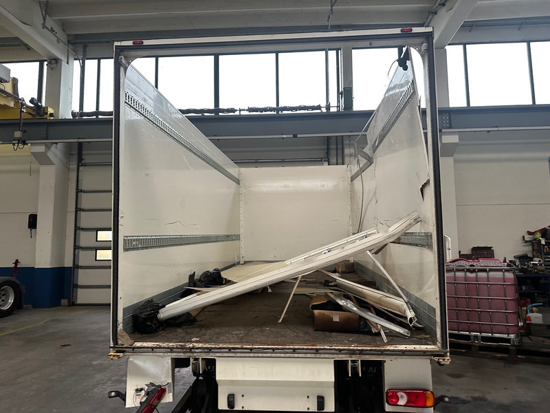 Renault D240 - بصندوق مغلق شاحنة: صور 4 Renault D240 - بصندوق مغلق شاحنة: صور 4