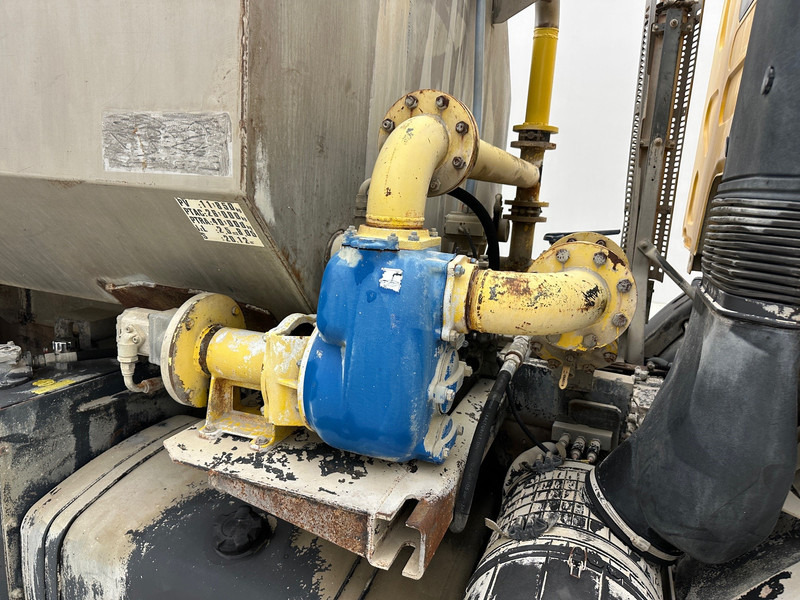 Renault Kerax 320 DCi - 6x4 - شاحنة صهريج: صور 4 Renault Kerax 320 DCi - 6x4 - شاحنة صهريج: صور 4