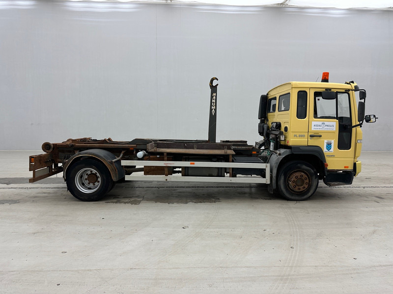 Volvo FL 220 - شاحنة ذات الخطاف: صور 4 Volvo FL 220 - شاحنة ذات الخطاف: صور 4