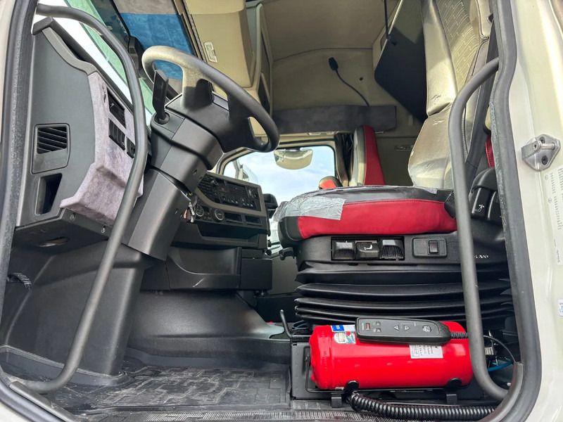 Volvo FH 500 Globetrotter Euro 6 - شاحنة جرار: صور 5 Volvo FH 500 Globetrotter Euro 6 - شاحنة جرار: صور 5