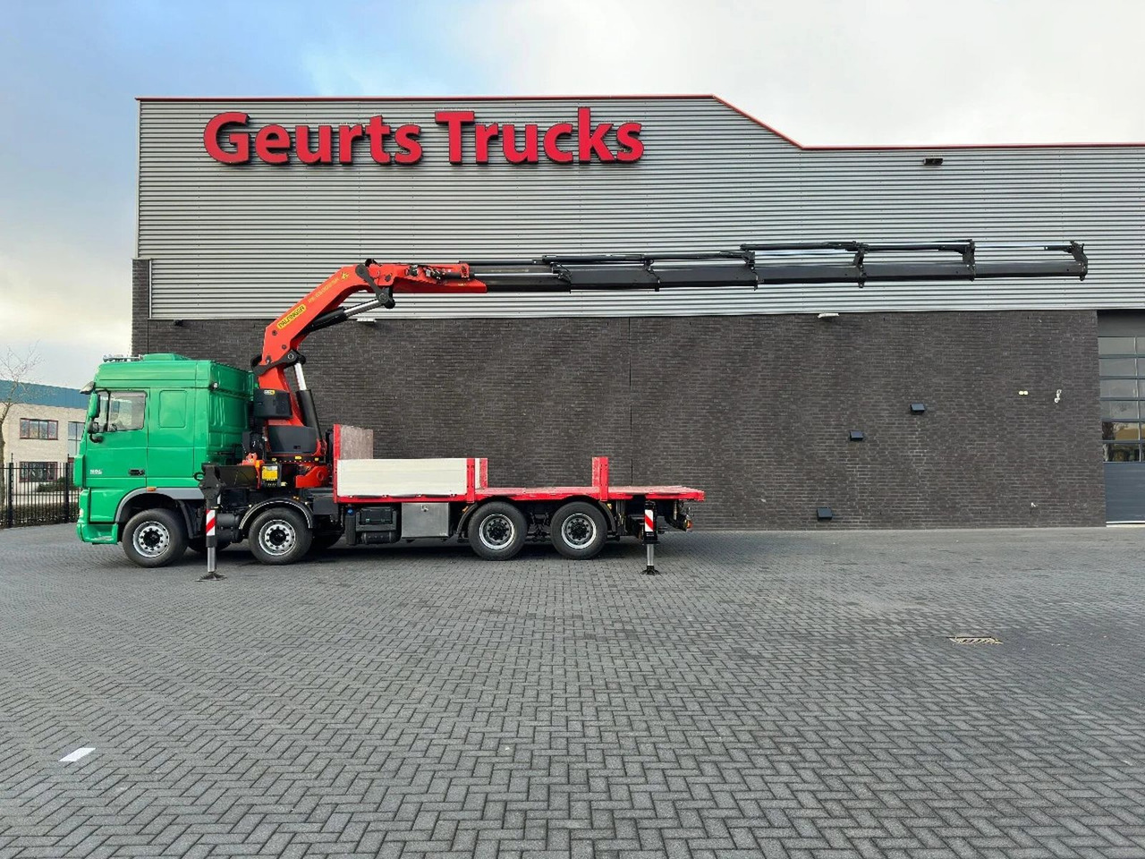 DAF XF 105.510 8X4 + PALFINGER PK 65002-SH E POWER L - شاحنة كرين: صور 1 DAF XF 105.510 8X4 + PALFINGER PK 65002-SH E POWER L - شاحنة كرين: صور 1