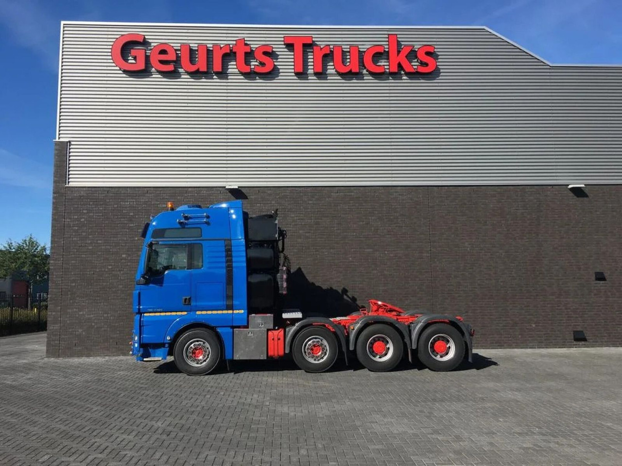 MAN TGX 41.680 V8 8X4 HEAVY DUTY TRACTOR 250 TONS - شاحنة جرار: صور 1 MAN TGX 41.680 V8 8X4 HEAVY DUTY TRACTOR 250 TONS - شاحنة جرار: صور 1