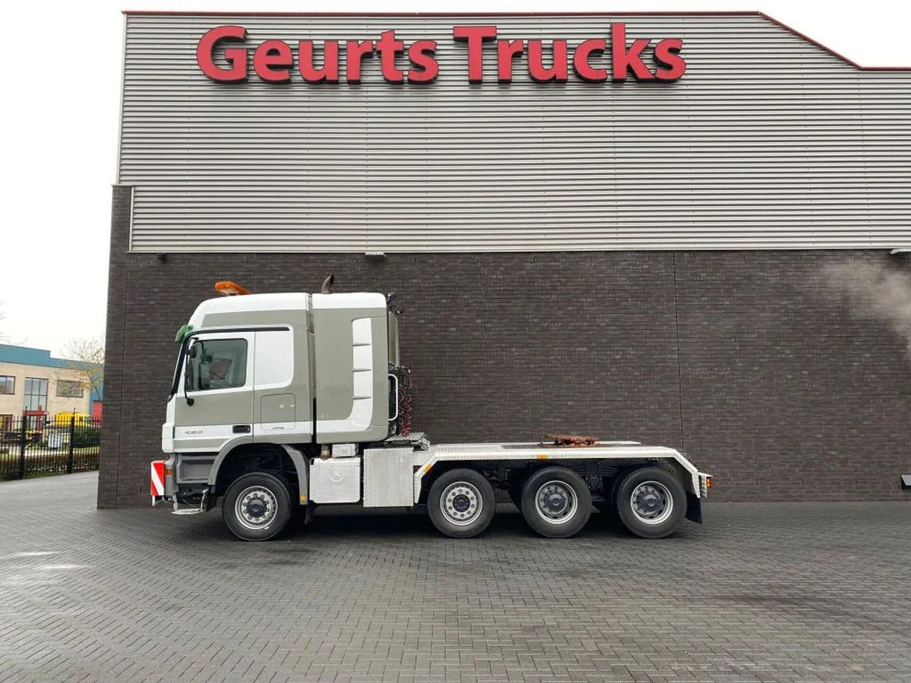 Mercedes-Benz Actros 4360 V8 8X6 V8 SLT TITAN HEAVY DUTY TRACT - شاحنة جرار: صور 1 Mercedes-Benz Actros 4360 V8 8X6 V8 SLT TITAN HEAVY DUTY TRACT - شاحنة جرار: صور 1