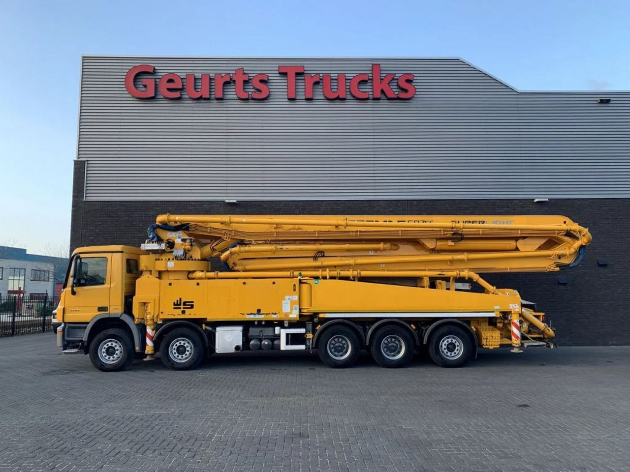 Mercedes-Benz Actros 5041 10X4 + SERMAC 6 RZ 56 METER CONCRETE - مضخة خرسانة: صور 1 Mercedes-Benz Actros 5041 10X4 + SERMAC 6 RZ 56 METER CONCRETE - مضخة خرسانة: صور 1