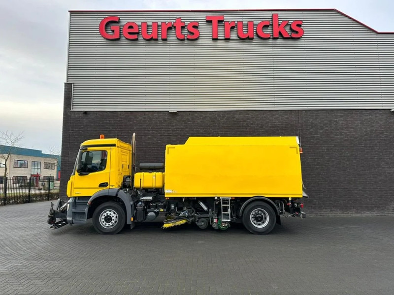 Mercedes-Benz Arocs 1824 4X2 BEAM A9000 SWEEPING TRUCK/ KEHRMASCHINE/VEEGWAGEN/FAHRBAHNREINIGER/AIRPORT CLEANER WITH MAGNET - سياره كنس شوارع: صور 1 Mercedes-Benz Arocs 1824 4X2 BEAM A9000 SWEEPING TRUCK/ KEHRMASCHINE/VEEGWAGEN/FAHRBAHNREINIGER/AIRPORT CLEANER WITH MAGNET - سياره كنس شوارع: صور 1