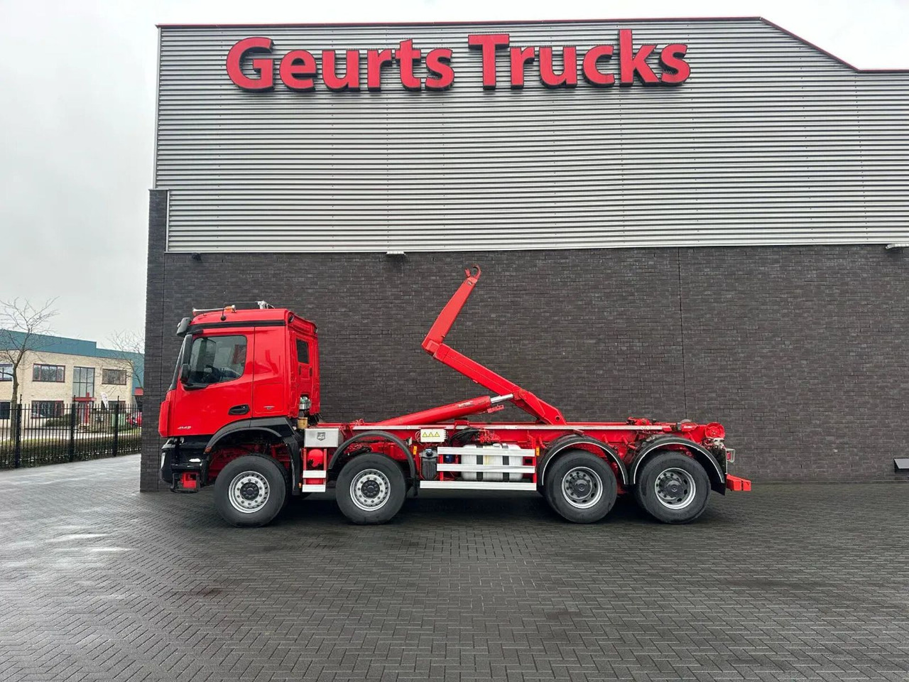 Mercedes-Benz Arocs 8X4 VDL S-30-6600 HAAKARMSYSTEEM/ABROLLKIP - شاحنة ذات الخطاف: صور 1 Mercedes-Benz Arocs 8X4 VDL S-30-6600 HAAKARMSYSTEEM/ABROLLKIP - شاحنة ذات الخطاف: صور 1
