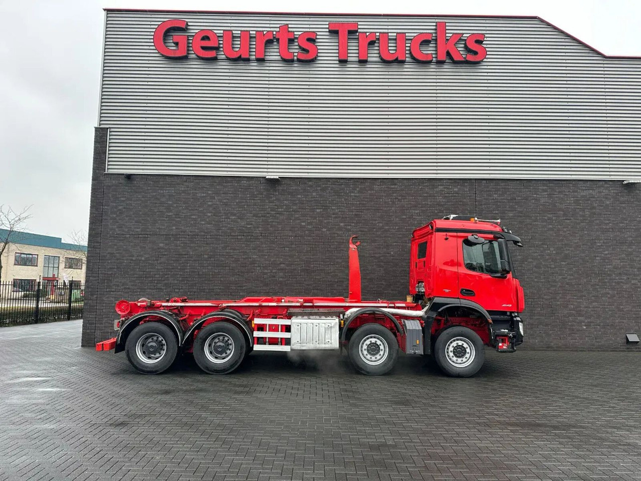 Mercedes-Benz Arocs 8X4 VDL S-30-6600 HAAKARMSYSTEEM/ABROLLKIP - شاحنة ذات الخطاف: صور 4 Mercedes-Benz Arocs 8X4 VDL S-30-6600 HAAKARMSYSTEEM/ABROLLKIP - شاحنة ذات الخطاف: صور 4