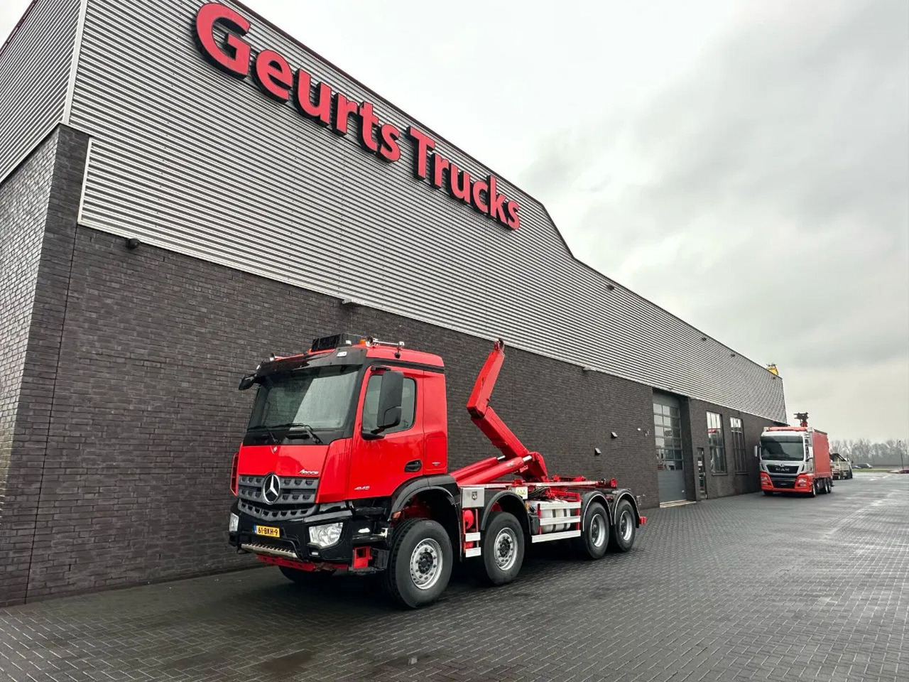 Mercedes-Benz Arocs 8X4 VDL S-30-6600 HAAKARMSYSTEEM/ABROLLKIP - شاحنة ذات الخطاف: صور 2 Mercedes-Benz Arocs 8X4 VDL S-30-6600 HAAKARMSYSTEEM/ABROLLKIP - شاحنة ذات الخطاف: صور 2
