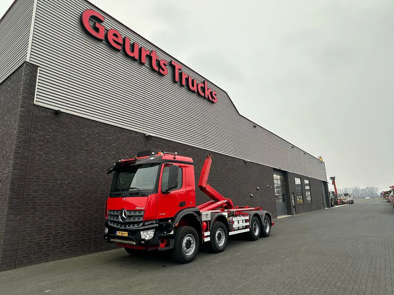 Mercedes-Benz Arocs 8X4 VDL S-30-6600 HAAKARMSYSTEEM/ABROLLKIP - شاحنة ذات الخطاف: صور 2 Mercedes-Benz Arocs 8X4 VDL S-30-6600 HAAKARMSYSTEEM/ABROLLKIP - شاحنة ذات الخطاف: صور 2