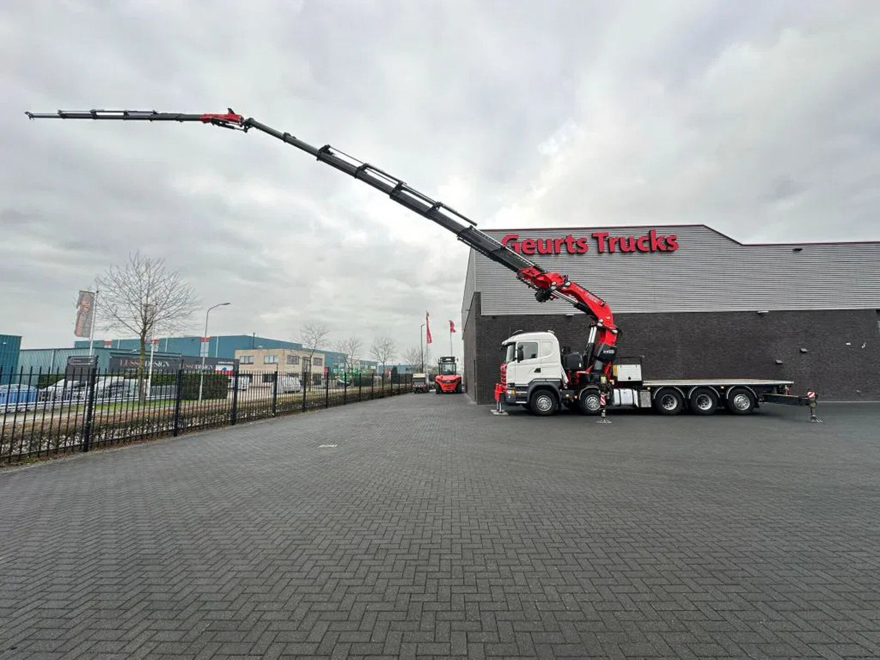 Scania R520 V8 10X4 TRIDEM + F1650RA.2.28 + JIB L816 KR - شاحنة كرين: صور 5 Scania R520 V8 10X4 TRIDEM + F1650RA.2.28 + JIB L816 KR - شاحنة كرين: صور 5