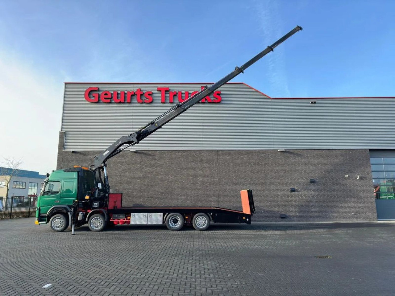 Volvo FM 500 8X2 OPRIJWAGEN/MACHINE TRANSPORTER + HIAB - شاحنة كرين: صور 5 Volvo FM 500 8X2 OPRIJWAGEN/MACHINE TRANSPORTER + HIAB - شاحنة كرين: صور 5