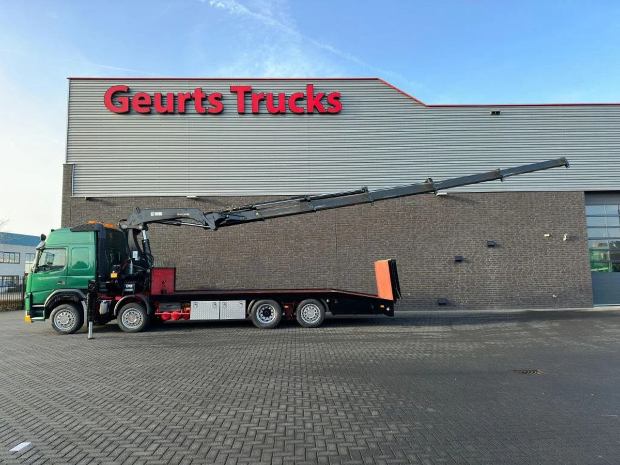 Volvo FM 500 8X2 OPRIJWAGEN/MACHINE TRANSPORTER + HIAB - شاحنة كرين: صور 4 Volvo FM 500 8X2 OPRIJWAGEN/MACHINE TRANSPORTER + HIAB - شاحنة كرين: صور 4