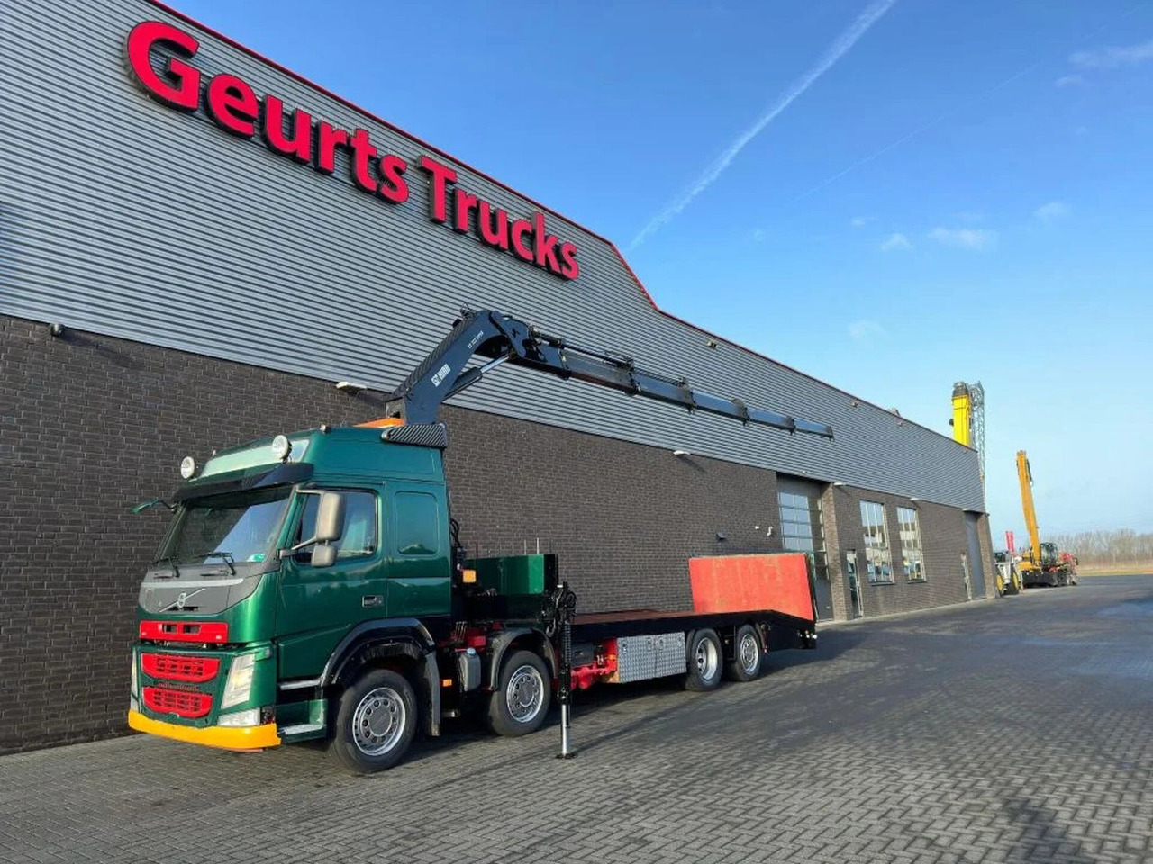 Volvo FM 500 8X2 OPRIJWAGEN/MACHINE TRANSPORTER + HIAB - شاحنة كرين: صور 2 Volvo FM 500 8X2 OPRIJWAGEN/MACHINE TRANSPORTER + HIAB - شاحنة كرين: صور 2