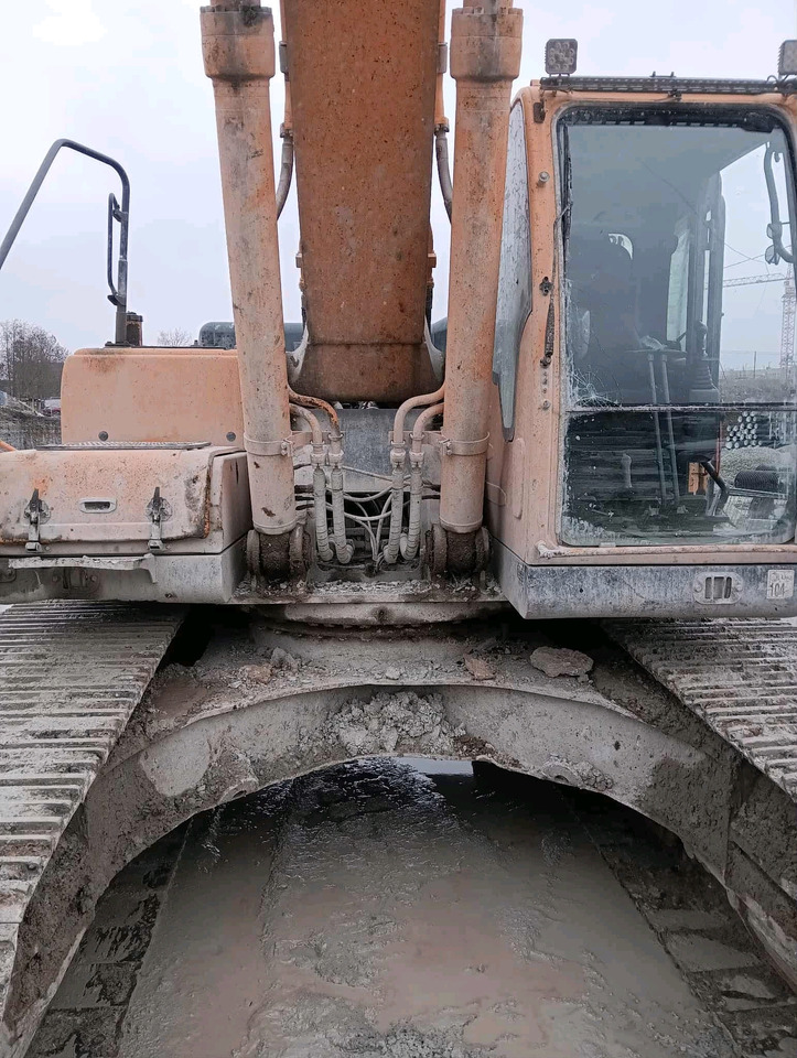 Hyundai R 300 - حفارات زحافة: صور 2 Hyundai R 300 - حفارات زحافة: صور 2