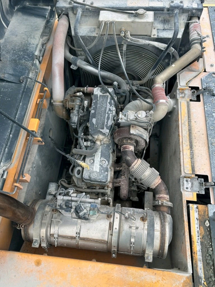 Hyundai R 300 - حفارات زحافة: صور 4 Hyundai R 300 - حفارات زحافة: صور 4