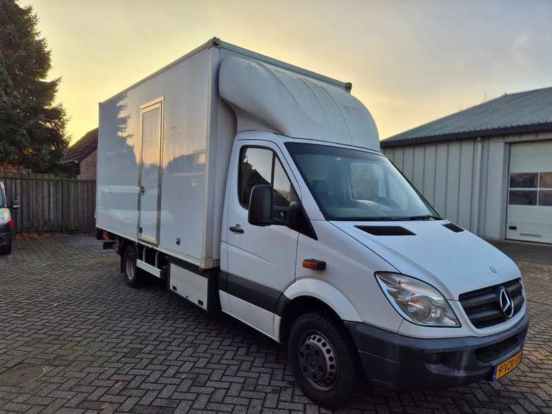 Mercedes-Benz Sprinter 516 cdi met laadklep - الشاحنات الصغيرة صندوق مغلق: صور 1 Mercedes-Benz Sprinter 516 cdi met laadklep - الشاحنات الصغيرة صندوق مغلق: صور 1