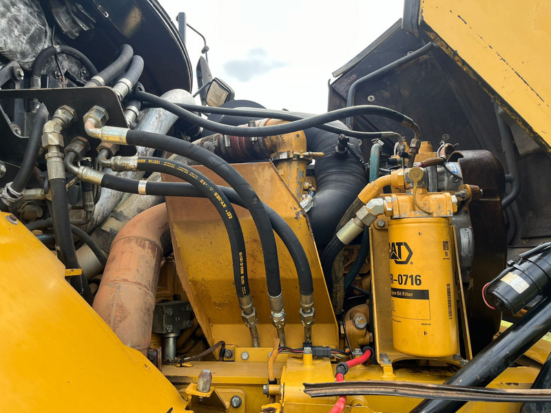 شاحنة مفصلية Caterpillar 730: صور 20