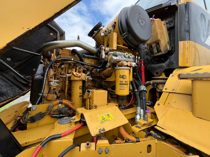 شاحنة مفصلية Caterpillar 730: صور 15