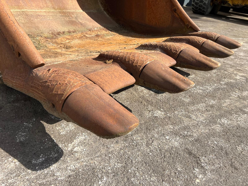 بكت Caterpillar Caterpillar 385 bucket with teeth: صور 9