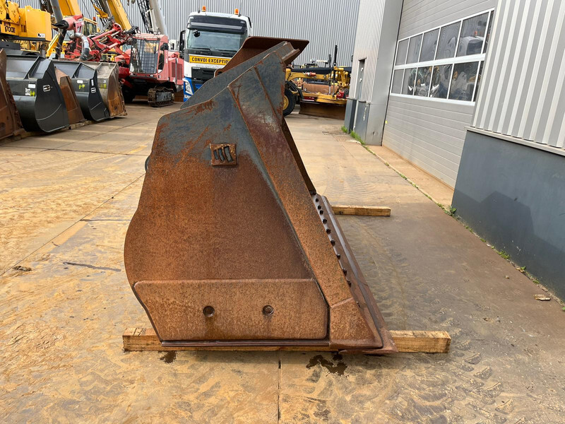 Doosan Bucket DL450 4600 l - بكت: صور 5 Doosan Bucket DL450 4600 l - بكت: صور 5