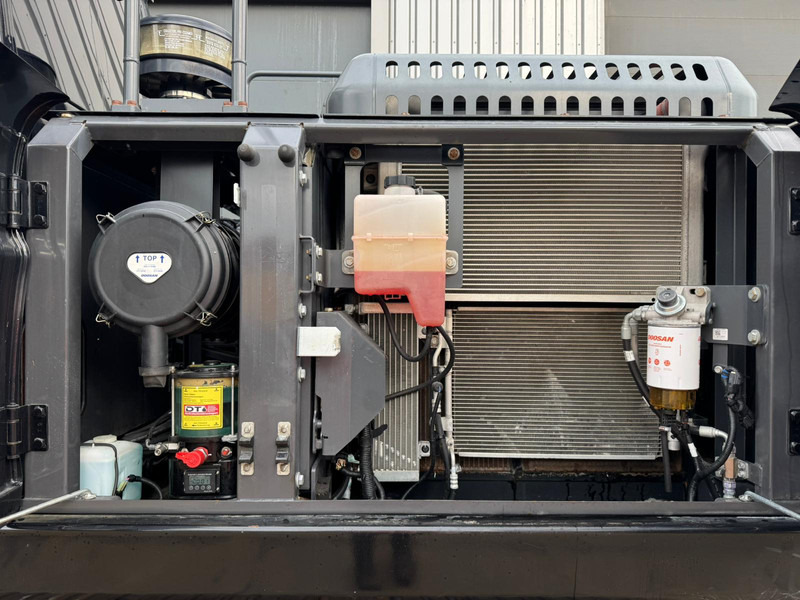 حفارات زحافة Doosan DX225LC-5: صور 17