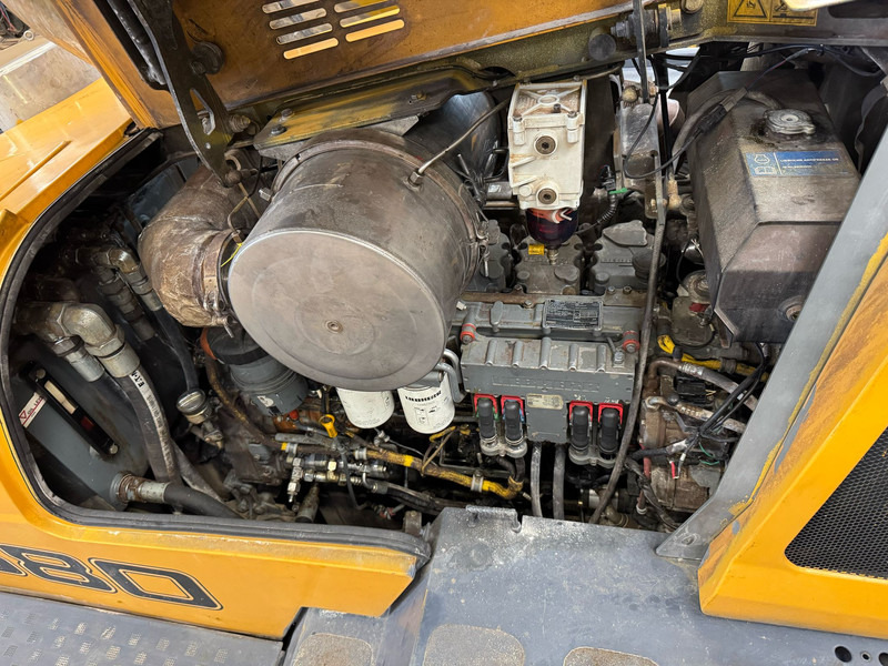 اللودر بعجل Liebherr L580: صور 17 اللودر بعجل Liebherr L580: صور 17