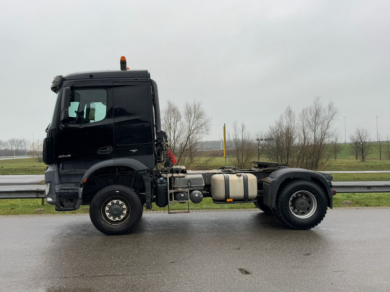 MERCEDESBENZ Arocs 2043 4x4 Tractor Head - شاحنة جرار: صور 2 MERCEDESBENZ Arocs 2043 4x4 Tractor Head - شاحنة جرار: صور 2