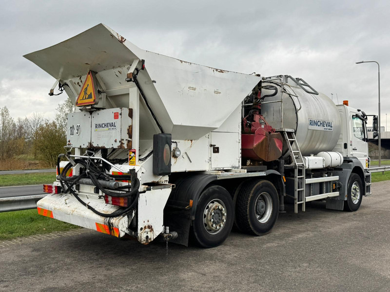 MERCEDESBENZ Axor 2533 6x2x4 Rincheval Bitumensprayer / chip spreader - شاحنة: صور 5 MERCEDESBENZ Axor 2533 6x2x4 Rincheval Bitumensprayer / chip spreader - شاحنة: صور 5