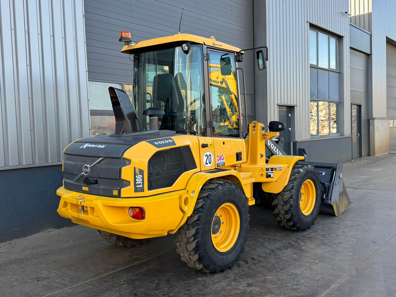 Volvo L30G - اللودر بعجل: صور 4 Volvo L30G - اللودر بعجل: صور 4