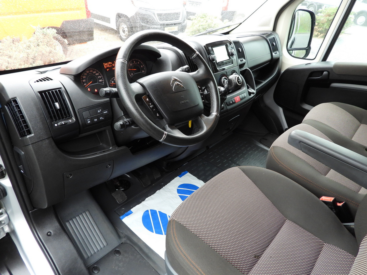 CITROEN JUMPER BOX DELIVERY VAN 7 SEATS CRUISE CONTROL LED LIGHTS AIR CONDITIONING 165HP - الشاحنات الصغيرة: صور 2 CITROEN JUMPER BOX DELIVERY VAN 7 SEATS CRUISE CONTROL LED LIGHTS AIR CONDITIONING 165HP - الشاحنات الصغيرة: صور 2