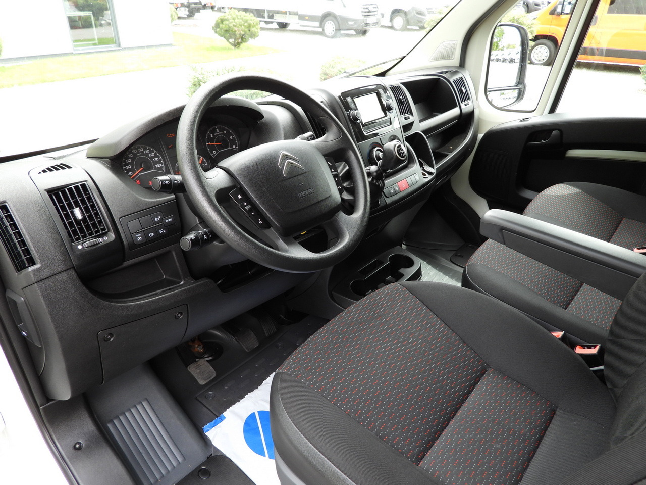 CITROEN JUMPER BOX LIFT 8 PALLETS CRUISE CONTROL NAVIGATION AIR CONDITIONING 165HP - الشاحنات الصغيرة صندوق مغلق: صور 2 CITROEN JUMPER BOX LIFT 8 PALLETS CRUISE CONTROL NAVIGATION AIR CONDITIONING 165HP - الشاحنات الصغيرة صندوق مغلق: صور 2