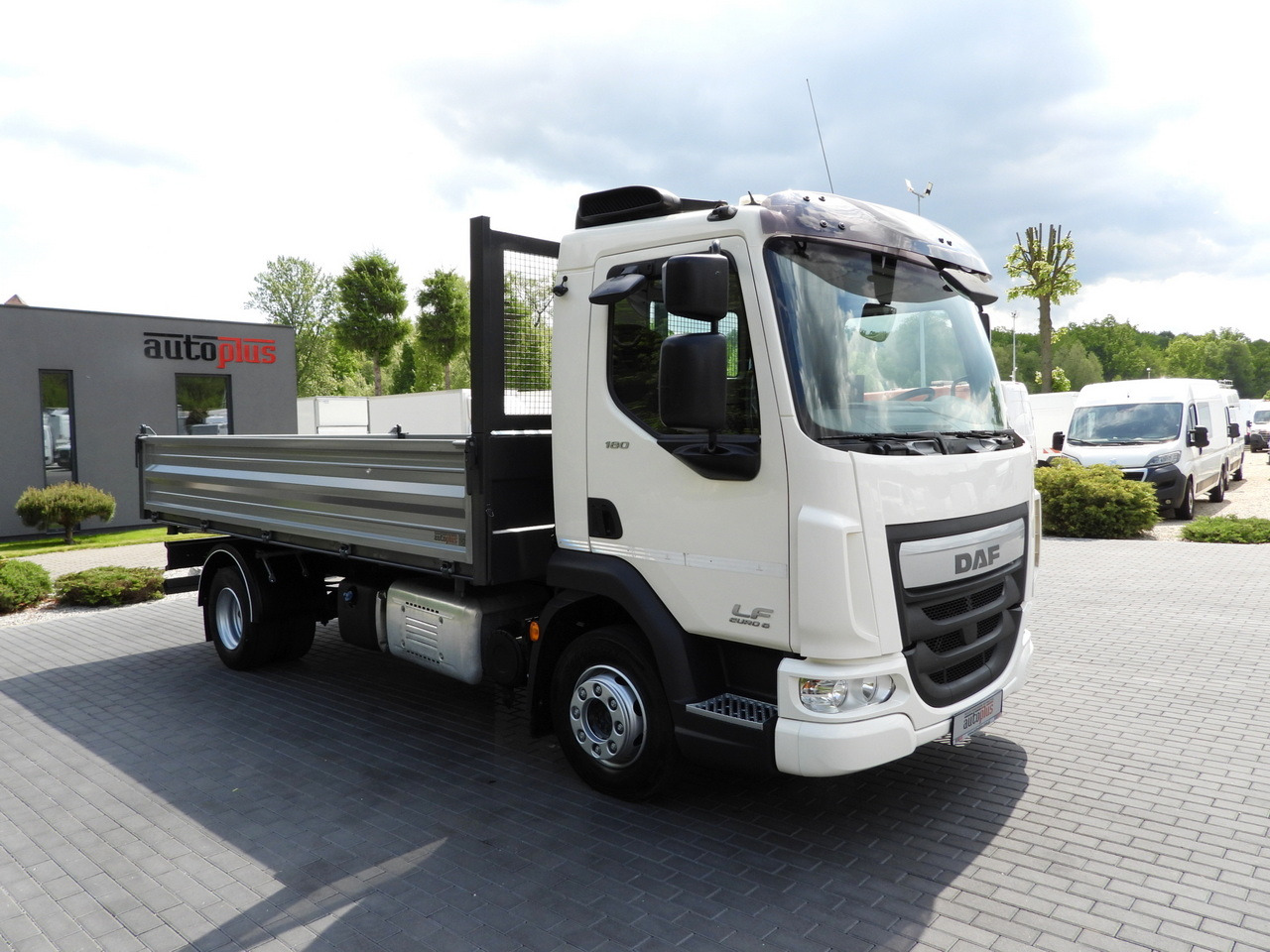 DAF LF 180 THREE-WAY TIPPER CRUISE CONTROL LED LIGHTS AUTOMATIC TRANSMISSION TWIN WHEELS AIR CONDITIONING 180HP - قلاب صغير: صور 4 DAF LF 180 THREE-WAY TIPPER CRUISE CONTROL LED LIGHTS AUTOMATIC TRANSMISSION TWIN WHEELS AIR CONDITIONING 180HP - قلاب صغير: صور 4