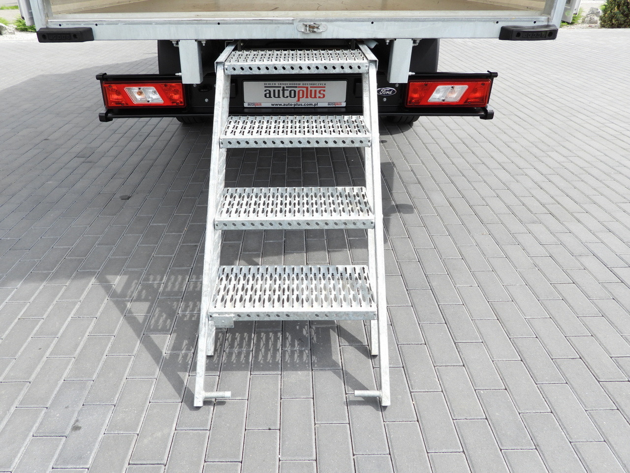 الشاحنات الصغيرة صندوق مغلق FORD TRANSIT BOX 8 PALLETS CRUISE CONTROL AIR CONDITIONING 130HP: صور 22 الشاحنات الصغيرة صندوق مغلق FORD TRANSIT BOX 8 PALLETS CRUISE CONTROL AIR CONDITIONING 130HP: صور 22