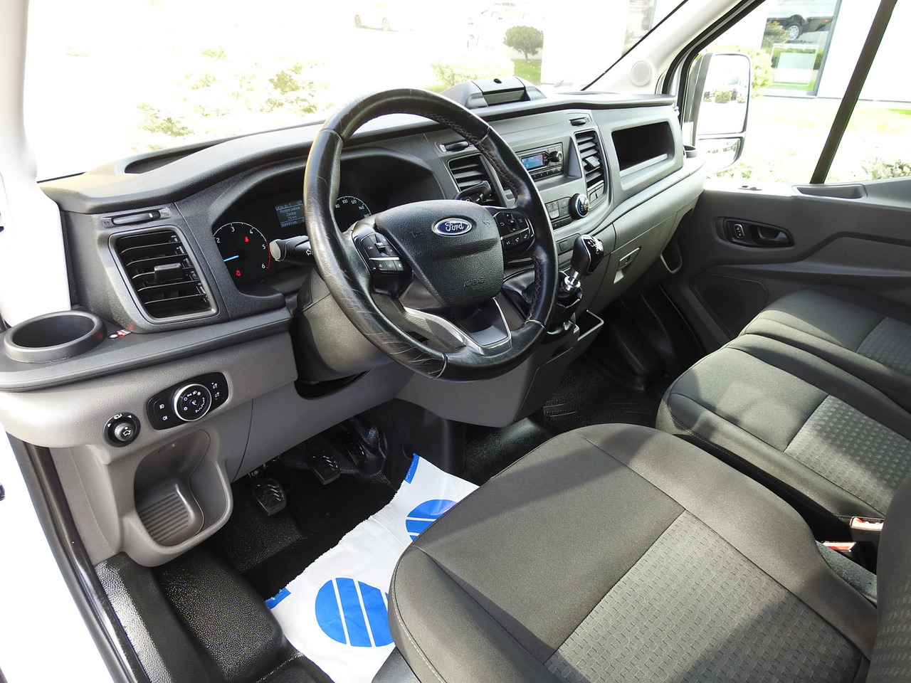 FORD TRANSIT BOX DELIVERY VAN 6 SEATS CRUISE CONTROL AIR CONDITIONING LED LIGHTS 130HP - فان: صور 2 FORD TRANSIT BOX DELIVERY VAN 6 SEATS CRUISE CONTROL AIR CONDITIONING LED LIGHTS 130HP - فان: صور 2